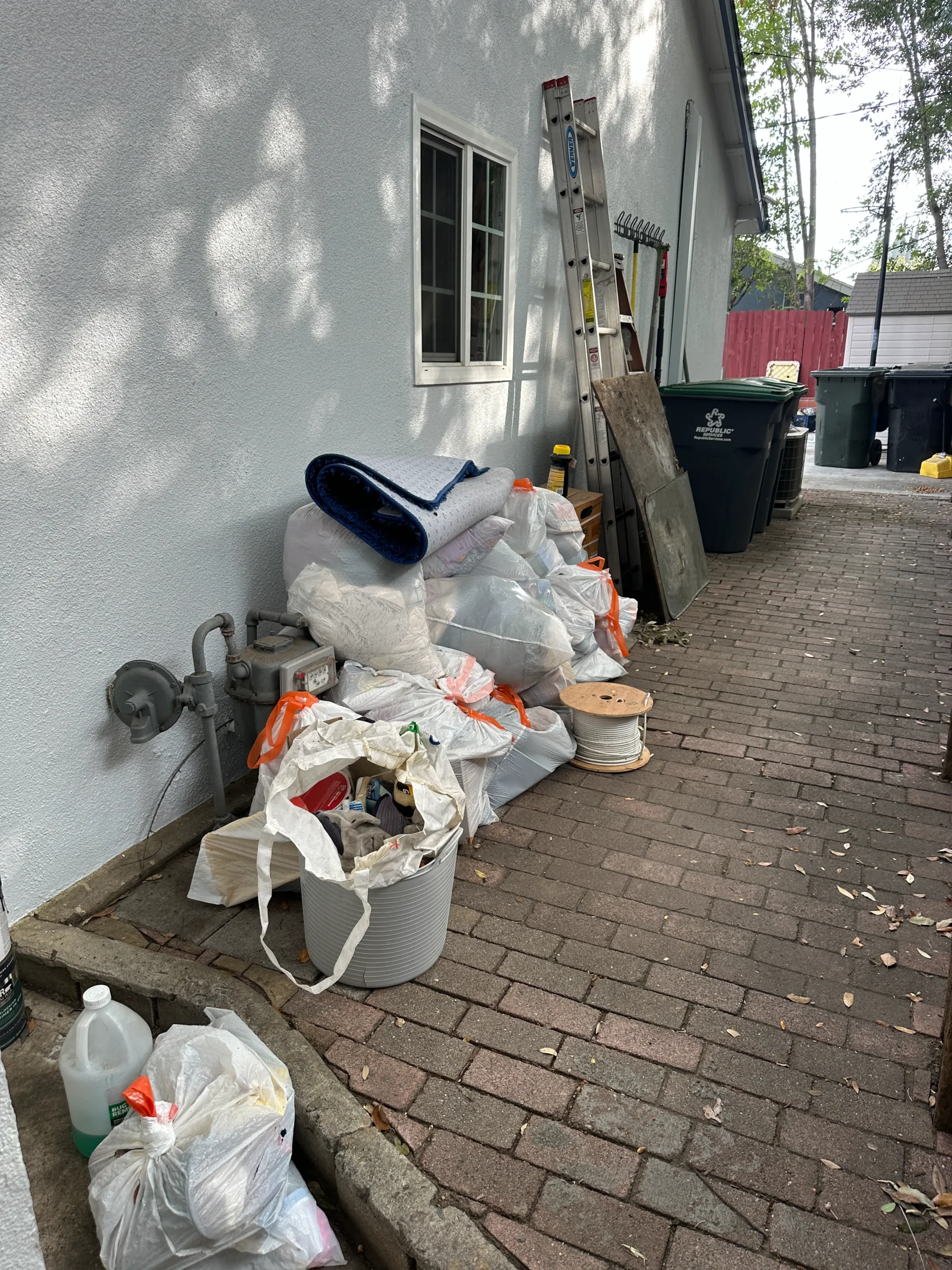 Same Day Trash PickUp Riveside & San Bernardino County (2) junk-appliance-244